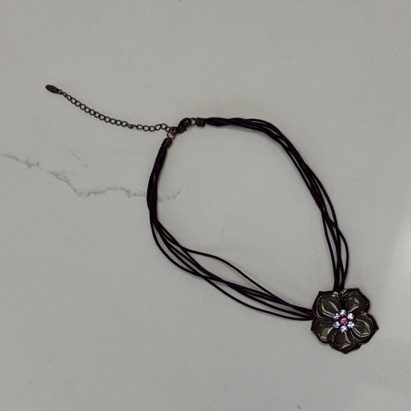 GORGEOUS Choker Necklce - Picture 2 of 8